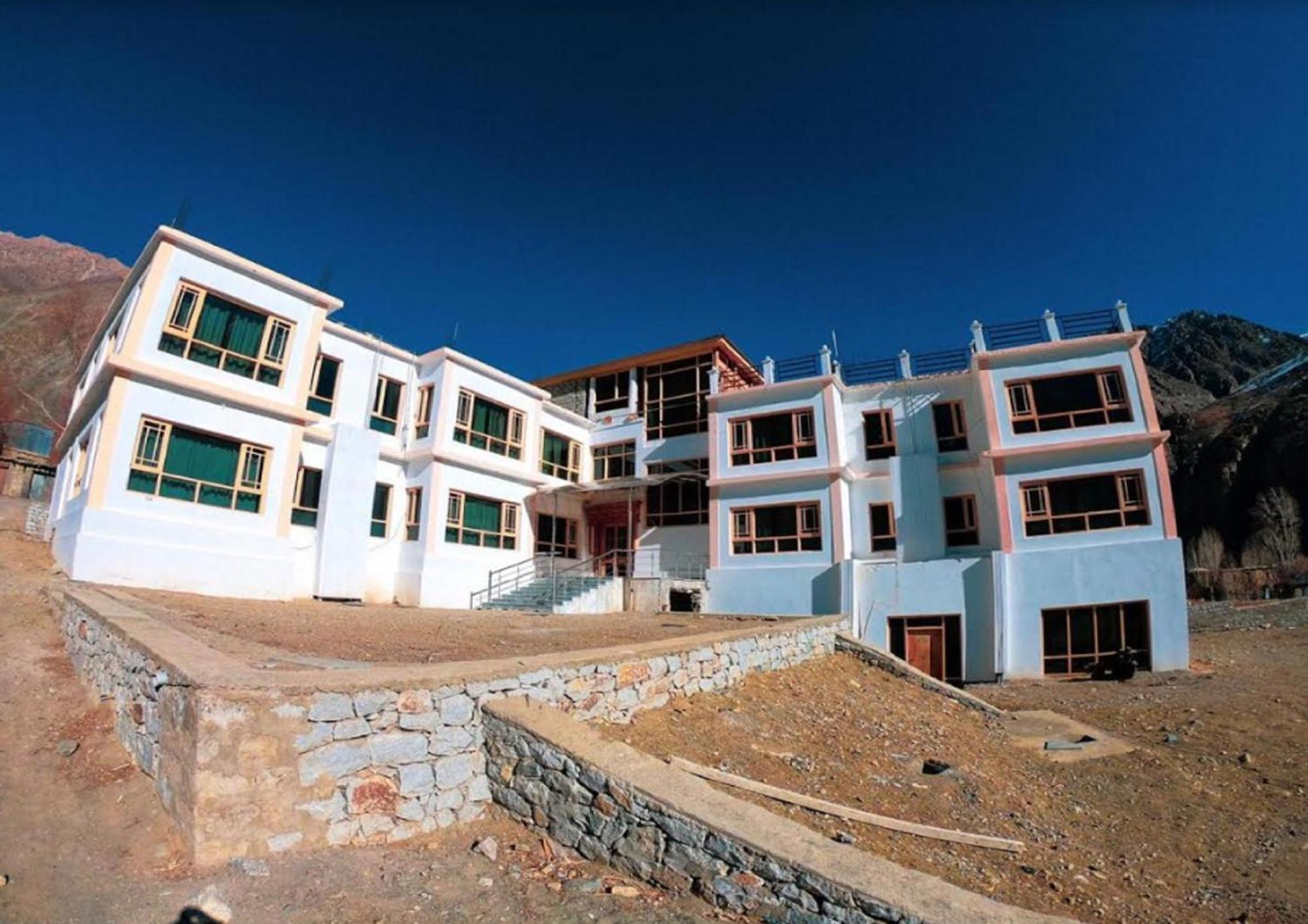 The Nun-Kun Residency Kargil Hotel Buitenkant foto