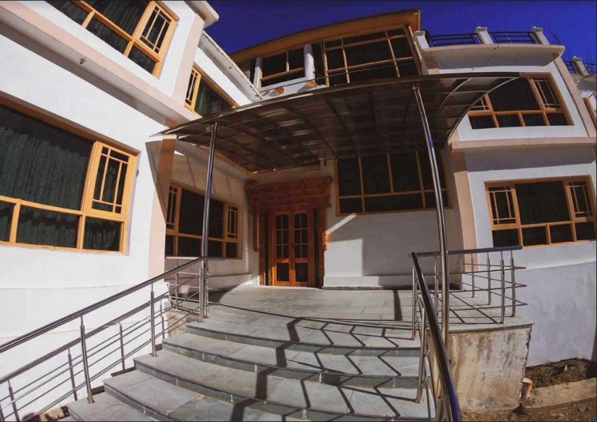 The Nun-Kun Residency Kargil Hotel Buitenkant foto