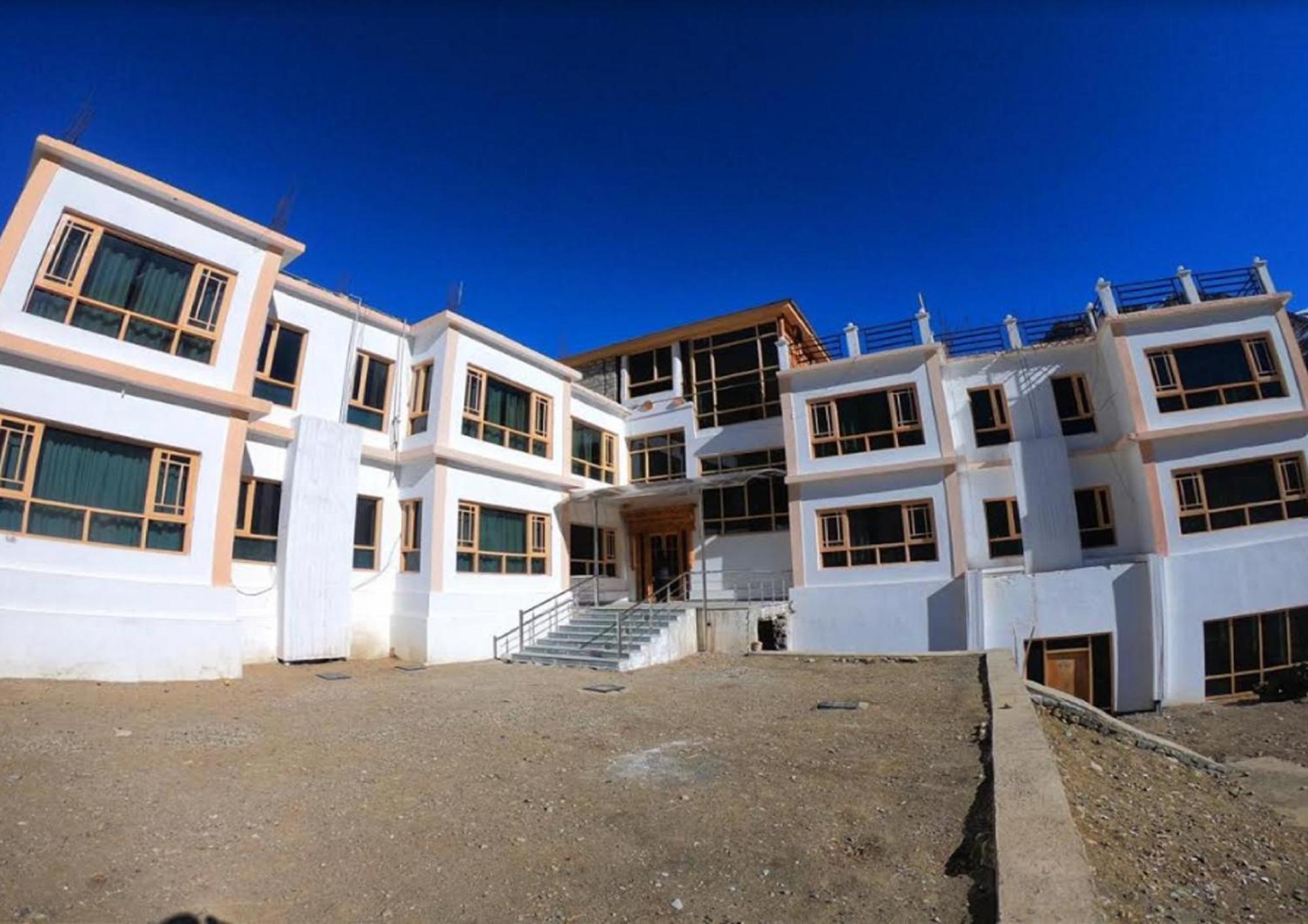 The Nun-Kun Residency Kargil Hotel Buitenkant foto